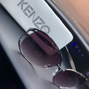 Black sunglasses with Kenzo case